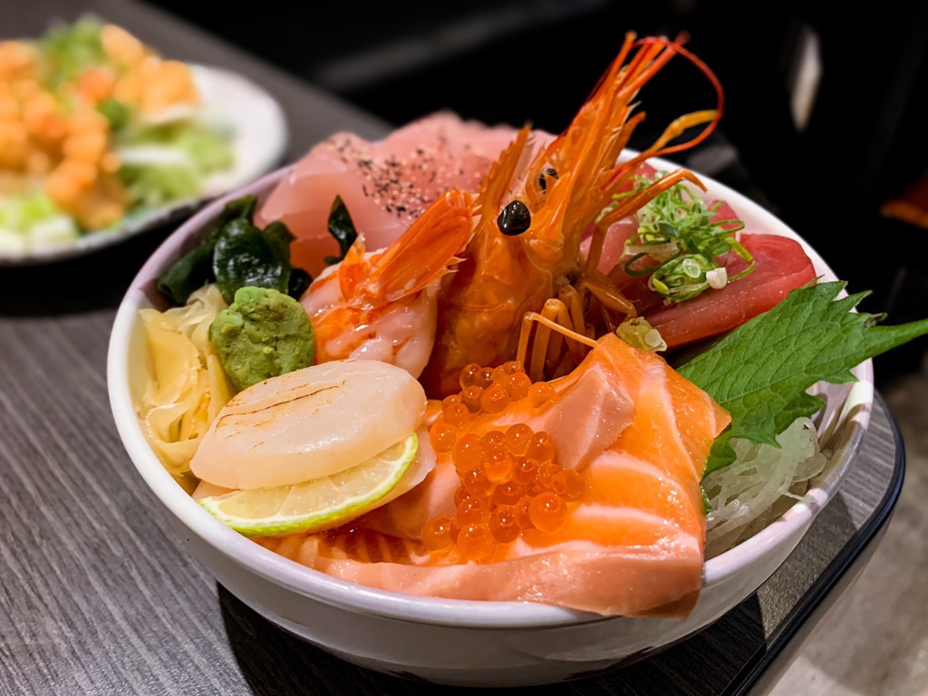 久丼亭日本料理生魚片