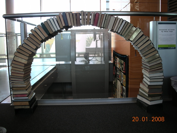 New Brighton圖書館用書拱出來的弧形