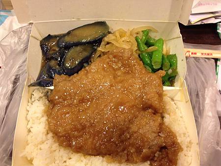 台中美食 逢甲學生 食大 便當店 C P值超高的它不僅僅是個便當 哈比ju 痞客邦