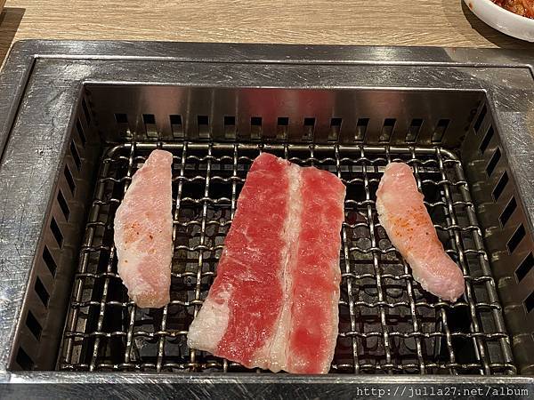 台中西區餐廳｜超人氣燒肉品牌「鉄鮮森」，一個人吃燒肉不奇怪！