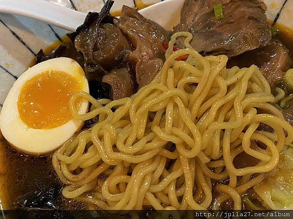 台中餐廳推薦｜份量充足牛肉麵，新撰組-地表最強牛肉拉麵