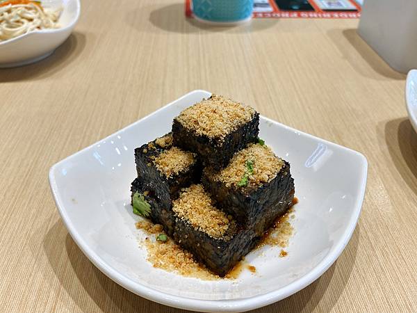 【台中 麵館】墨竹亭｜燃麵本家 台中中港店，特製的燃麵是鎮店