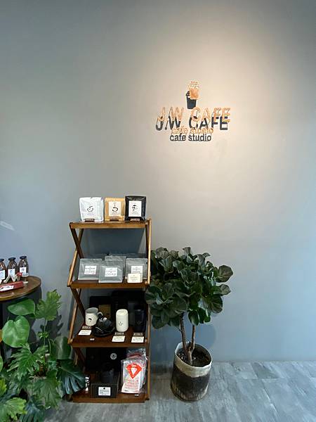 【台中 咖啡】J.W. CAFE，貓掌布丁很可愛，咖啡很有個