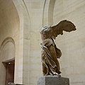 羅浮宮三寶之一：勝利女神像