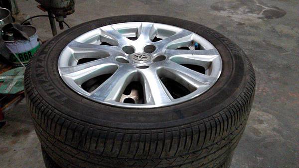 TOYOTA 17吋原廠鋁圈含輪胎215/55R17 