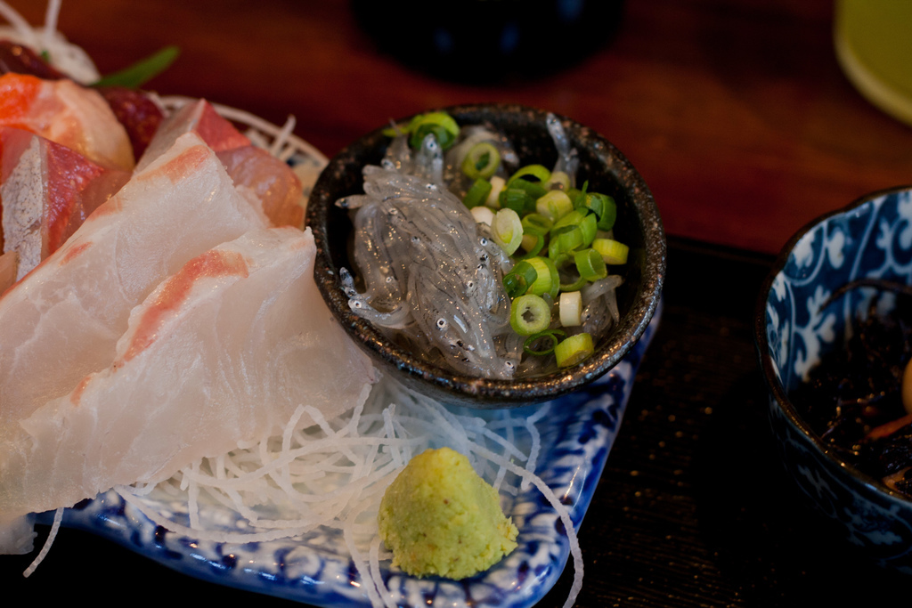 【美食。食記】東京 月島 隱藏排隊好店 大份量的生魚片定食 