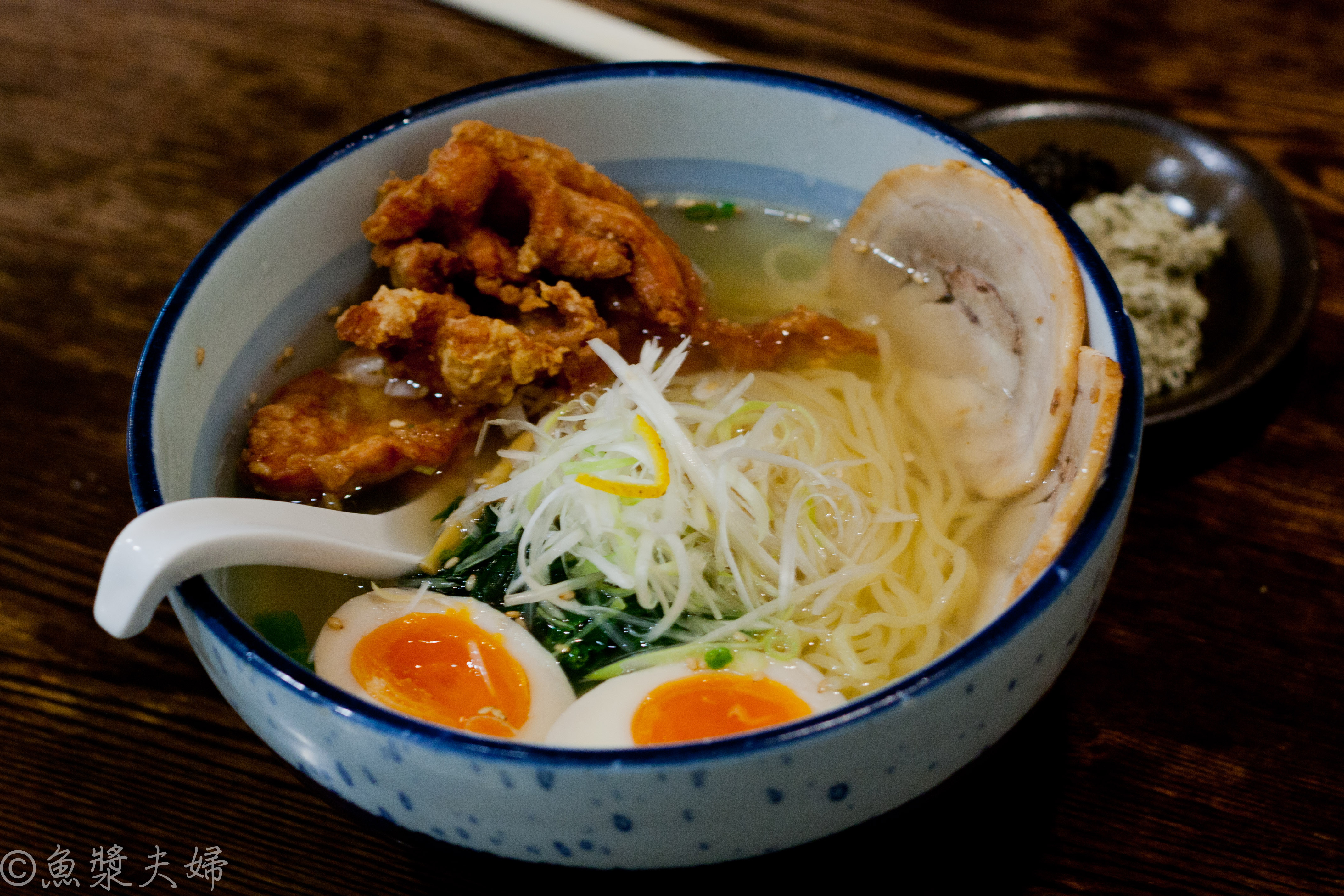 圖 東京 俺流鹽拉麵 餛飩與炸雞讓人喜歡