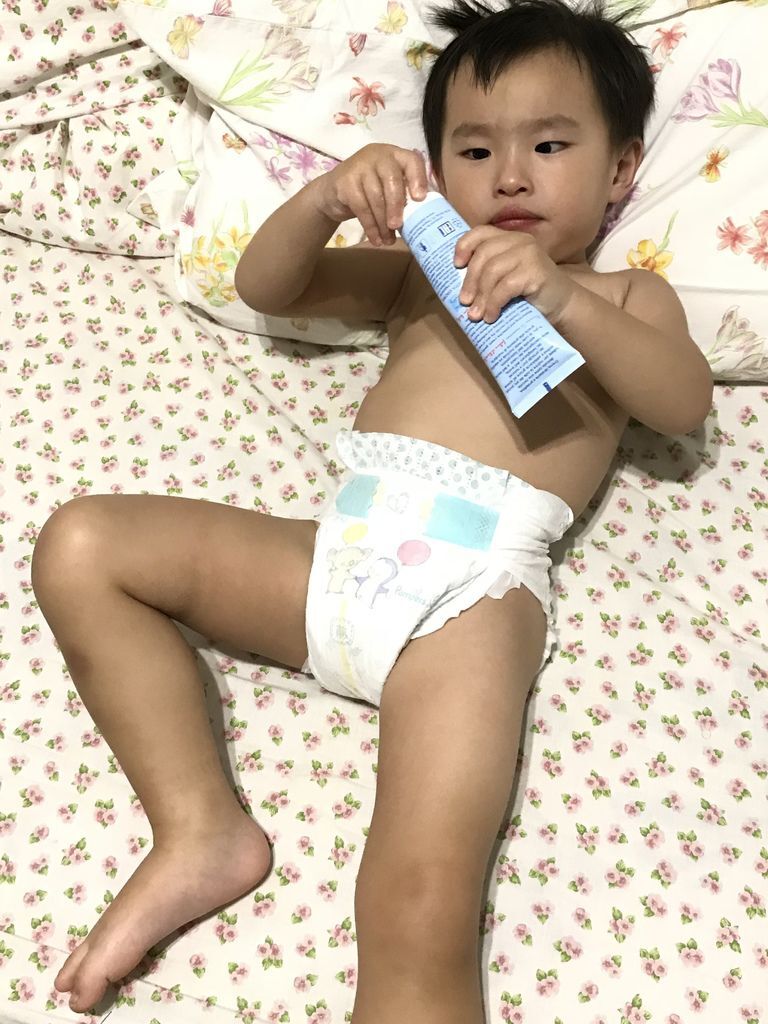 BabyCoccole滋潤舒緩護膚霜_瑀浩塗乳液02.jpg