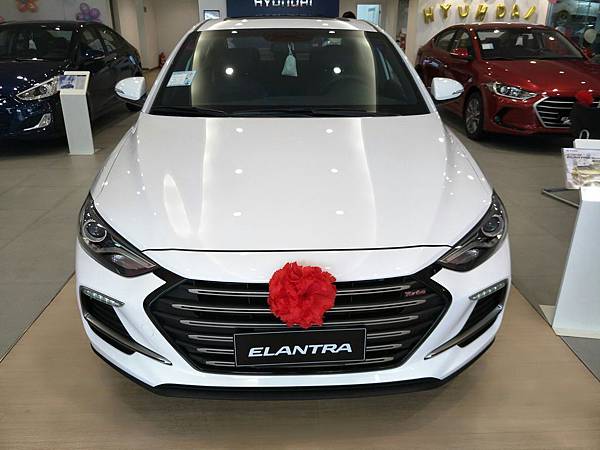 Super Elantra Sport_180505_0002.jpg