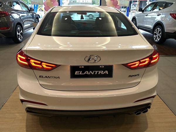 Super Elantra Sport_180505_0004.jpg