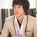 CNBLUE 鄭容和 5.jpg