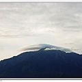 玉山頂上 因對流而形成之斗笠雲，又稱帽子雲
