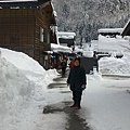 2012媽媽在雪景中獨照.jpg
