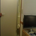 2012電視旁打開是廁所門.jpg