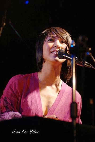 The Wall mini concert