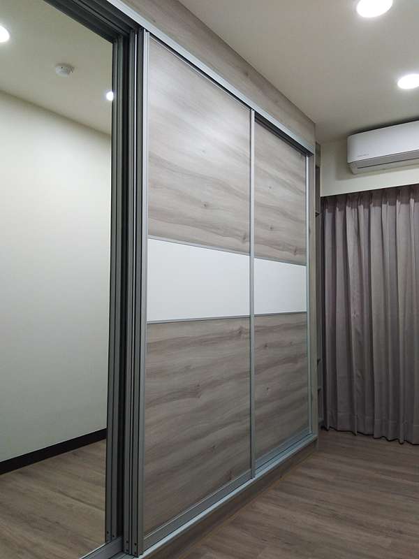 系統櫃範例 高品質的推拉門衣櫃 超耐用推拉門衣櫃五金 鋁框推拉門片沒有變形過 美藝家系統家具 廚具 裝潢設計的部落格