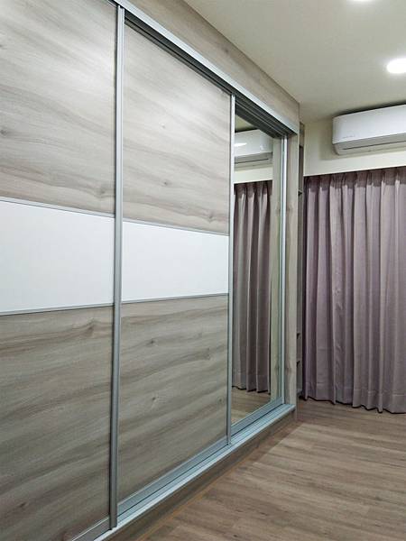 系統櫃工廠訂製推拉門衣櫃～輕巧耐用靜音滑順~將近20年也不變