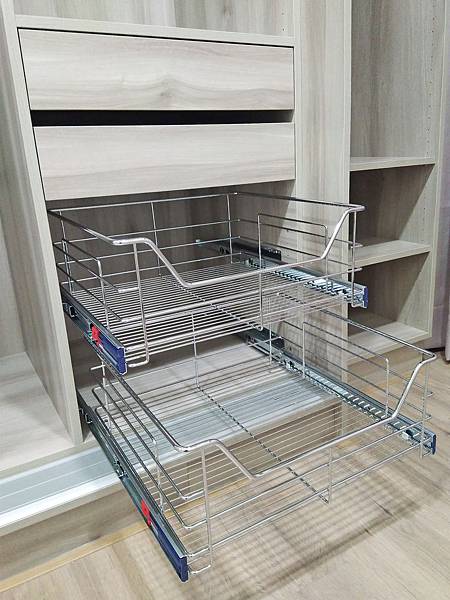系統櫃工廠訂製推拉門衣櫃～輕巧耐用靜音滑順~將近20年也不變