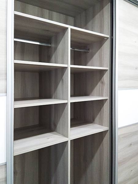 系統櫃工廠訂製推拉門衣櫃～輕巧耐用靜音滑順~將近20年也不變