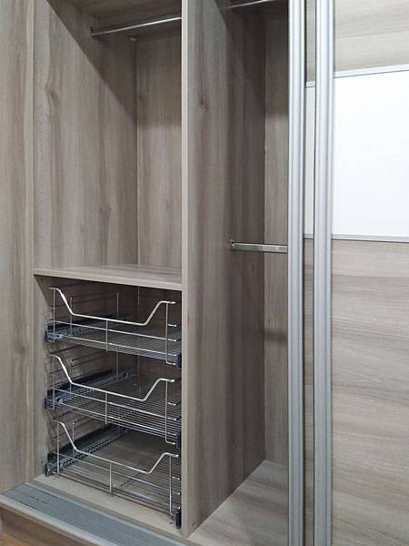 系統櫃工廠訂製推拉門衣櫃～輕巧耐用靜音滑順~將近20年也不變