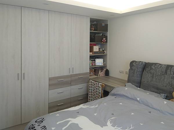 臥室開門衣櫃.jpg 臥室開門衣櫃.jpg