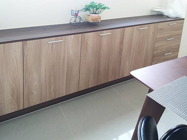 窗台矮櫃.jpg 窗台矮櫃.jpg