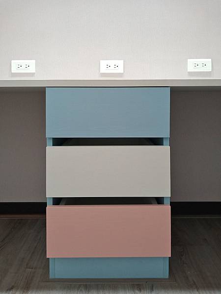 小孩房書櫃-2.jpg 小孩房書櫃-2.jpg