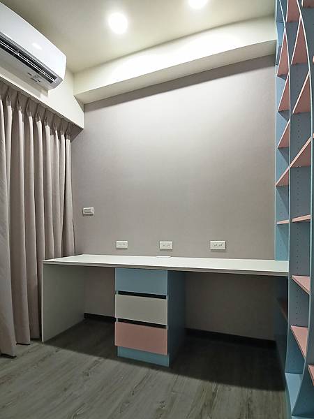 小孩房書櫃-1.jpg 小孩房書櫃-1.jpg