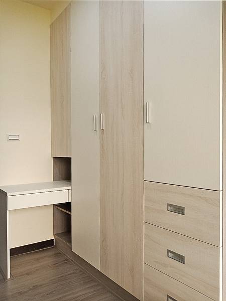 主臥衣櫃1.jpg 主臥衣櫃1.jpg