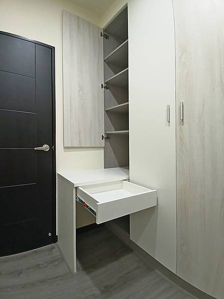 主臥衣櫃3.jpg 主臥衣櫃3.jpg