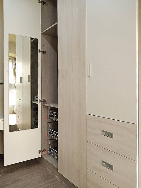 主臥衣櫃2.jpg 主臥衣櫃2.jpg