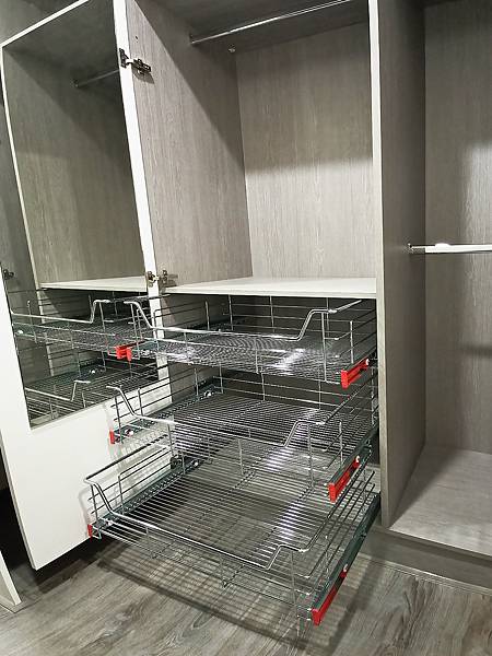 主臥衣櫃5.jpg 主臥衣櫃5.jpg