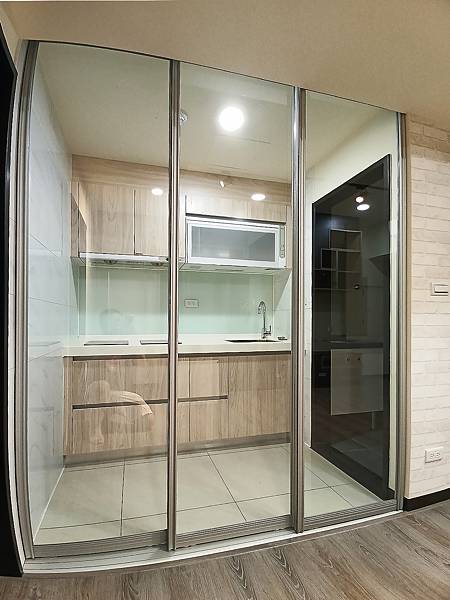 廚房推拉門.jpg 廚房推拉門.jpg