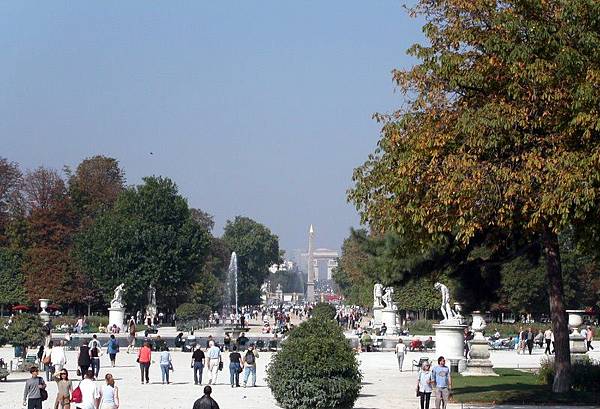 Tuileries_gardenview[1].jpg