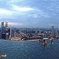 2012-12-30_Marina_Bay_Sands_infinity_pool[1]_調整大小.JPG