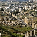 Jerash_-_Cardo_maximus_01[1]_調整大小.jpg