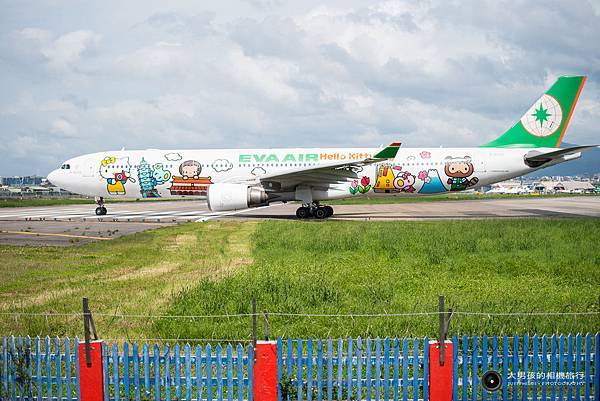 DSC_7673.jpg 長榮航空A330-300,Hello Kitty環遊世界機,是目前松山機場起降最大的飛機(BR772,台北往上海虹橋)