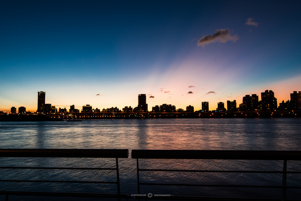 DSC_9220.jpg 當天的拍攝天氣相當好,日落後可見夕陽落下的霞光與夏日藍調。