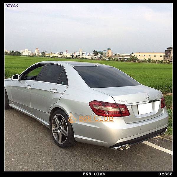 W212 AMG 保桿實車照-6.JPG