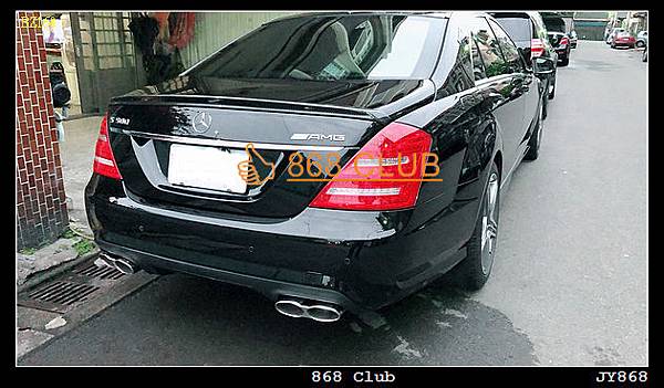 W221 AMG 卡夢尾翼-11.JPG