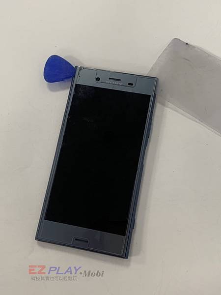 SONY XZ1 摔到充電恐內部斷裂啦！更換電池拯救沒電的機