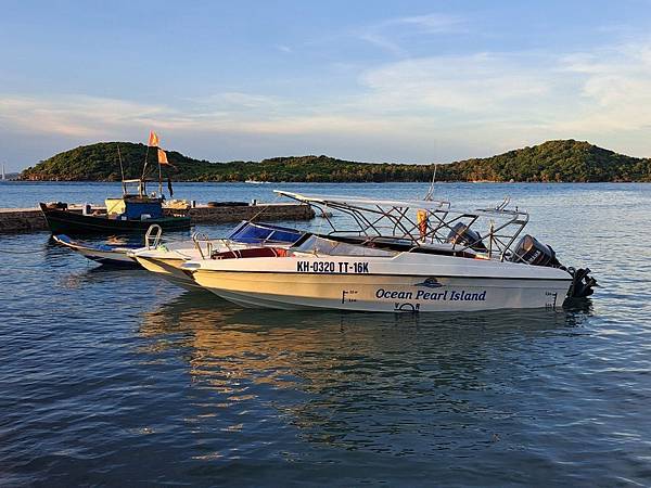 快艇跳島遊.jpg 快艇跳島遊.jpg