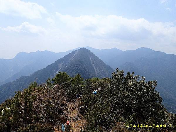 南二子山北峰