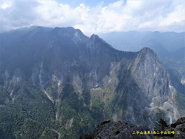 南二子山北峰眺望針山