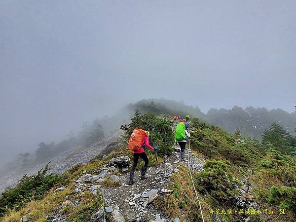 奇萊北壁下屏風出石門山