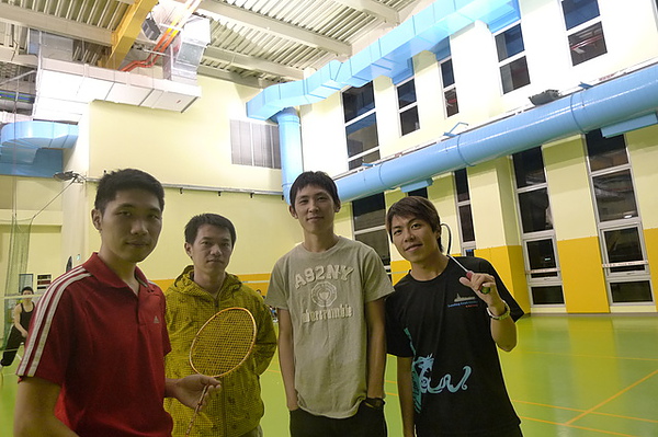 我們在萬華運動中心，打羽球！！