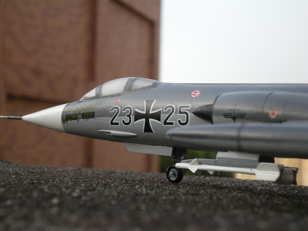 想要做模型的開端 洛克希德 F-104   (Academy
