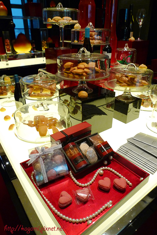 Salon de Thé de Joël Robuchon 侯布雄法式茶點沙龍： 