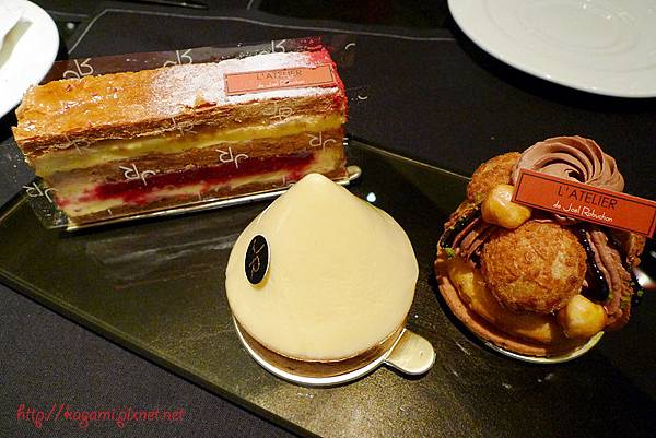 Salon de Thé de Joël Robuchon 侯布雄法式茶點沙龍： http://kagami.pixnet.net/blog/post/29579693