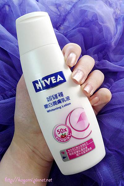 NIVEA 妮維雅 嫩白潤膚乳液： http://kagami.pixnet.net/blog/post/30717714